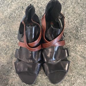 Everybody by BZ Moda leather sandals